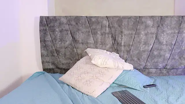 MadisonCollinss_ webcam