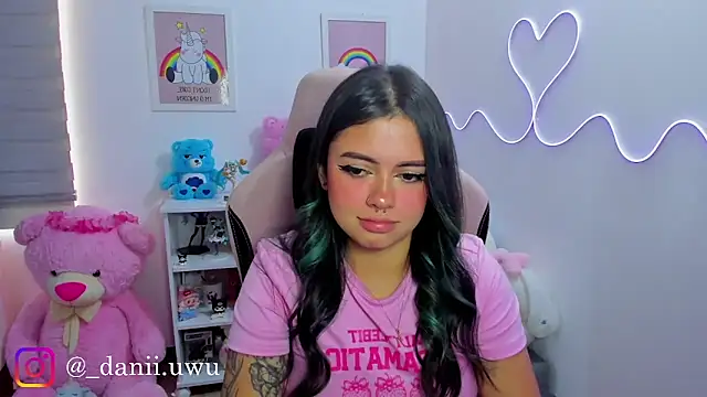 cutedani_ (F young) - Oil In tits uwu