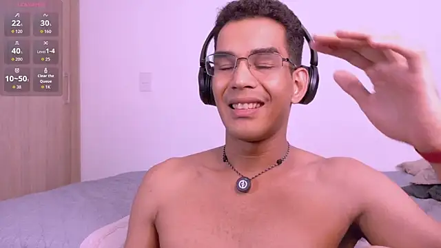 Pikashu7u7 webcam