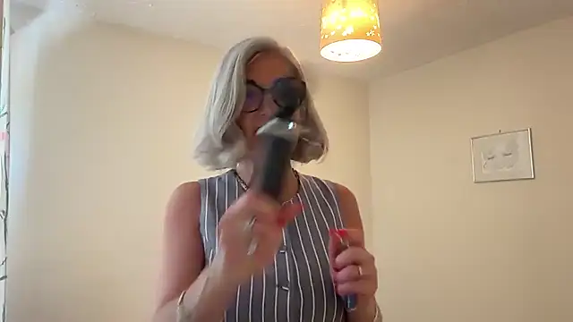 naughtymonicauk (F mature) - WET SLOW TEASE HANDJOB