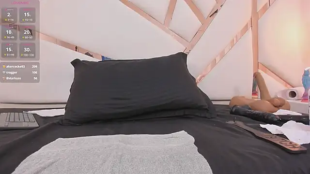 Abby_black_star webcam