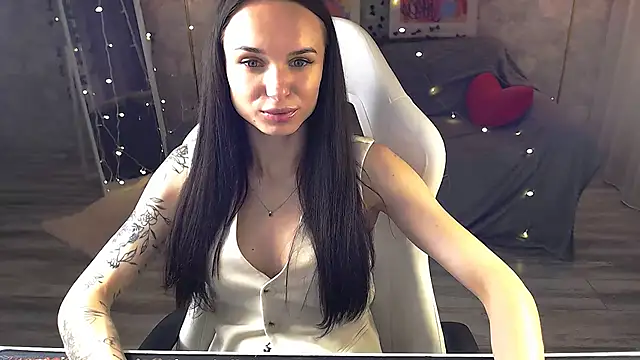 NicoleMerz webcam