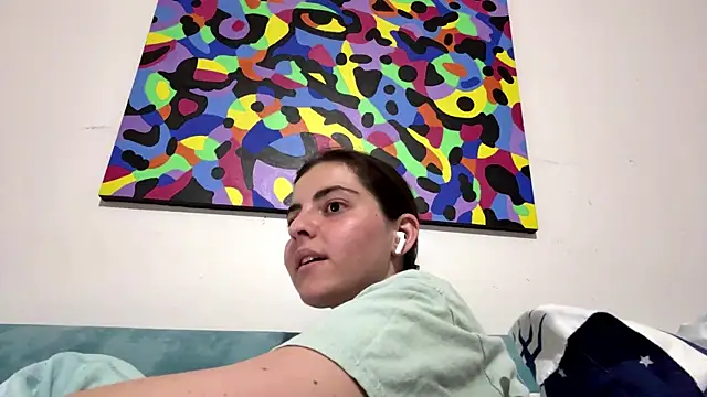 MarisaKomar webcam