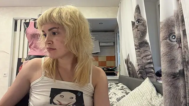 FreedaDeloach webcam