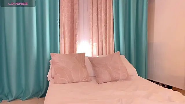 UrGoddessJenny webcam