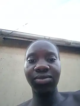 Black_juicy24 webcam