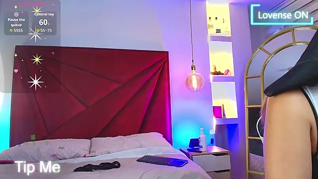 NahomiRoss webcam