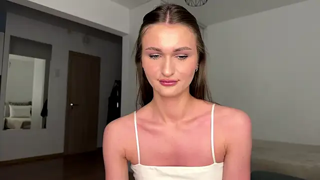 Watch HallieHollo live on EroticFlix - High definition streams