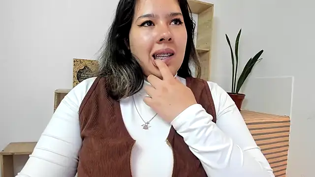 LinaBrowm webcam