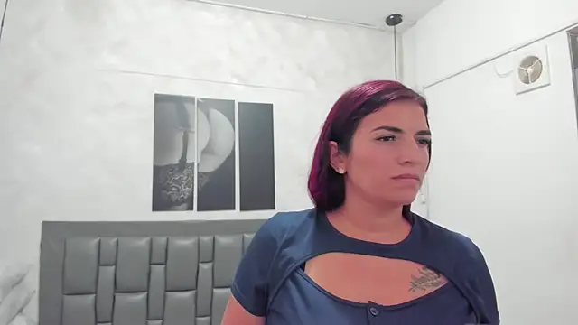 dakota_roussee live cam on StripChat