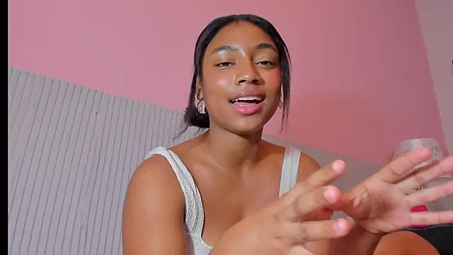 Laraebony_ webcam