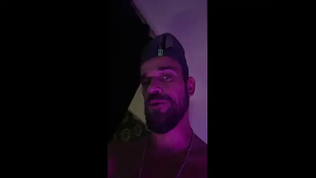 Guyst049 webcam