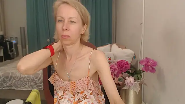 Watch LuxuryNika live on EroticFlix - High definition streams