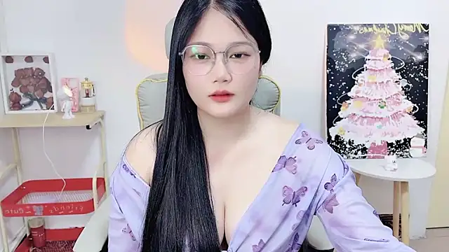 J-7758 live cam on StripChat