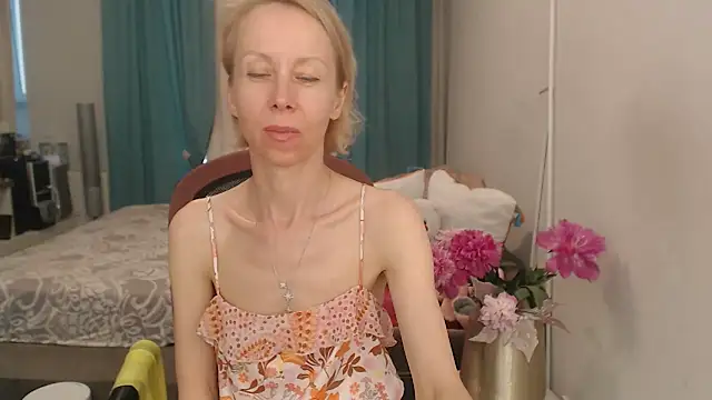 Watch LuxuryNika live on EroticFlix - High definition streams