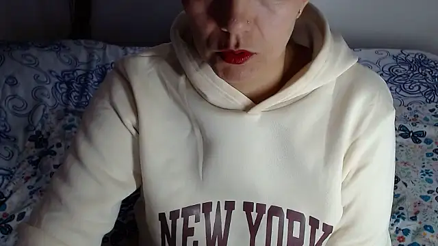 Watch Chantal_hott live on EroticFlix - High definition streams