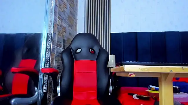 MiaMalkoba webcam
