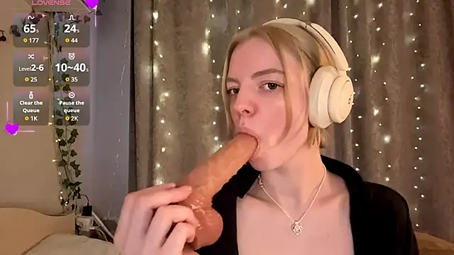 Marry_Sornatiko webcam