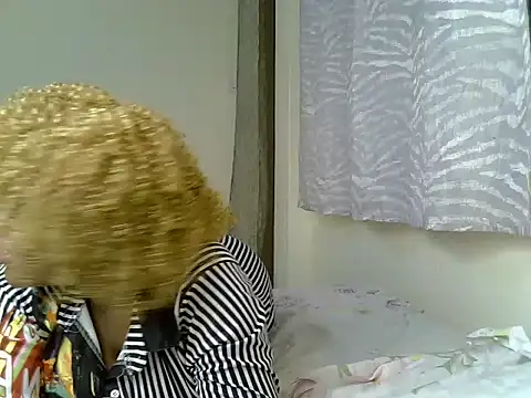Sweetbrowna webcam