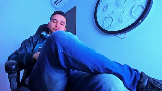 mike_257 live cam on StripChat