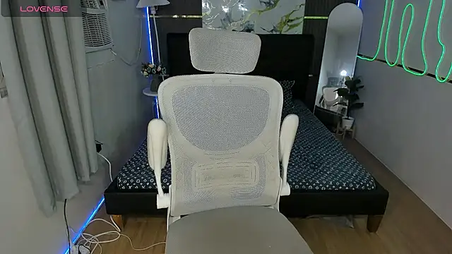 Alexa_therealhorsecock webcam