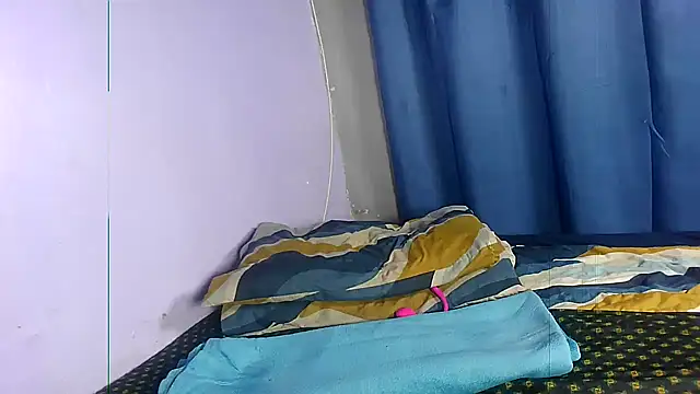 CurvyLara webcam