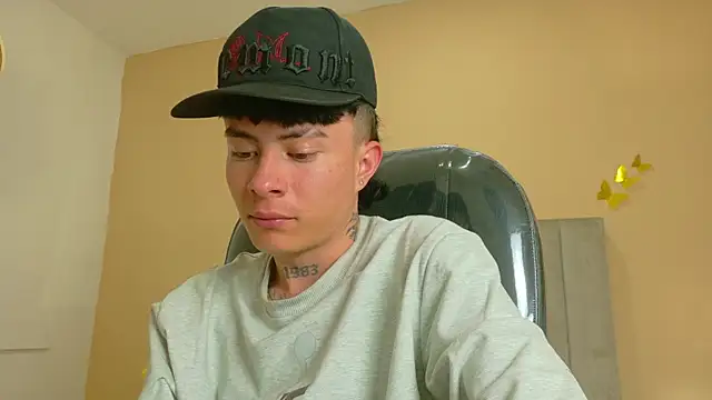 Nascary_Fox webcam