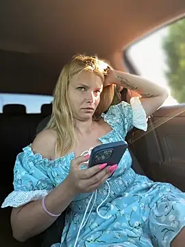 Watch AnastasiaAniess live on EroticFlix - High definition streams