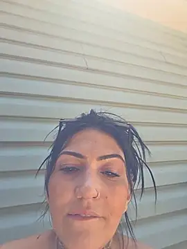 littlemisseeve (F milf) - Squirt on bike path