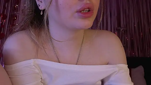 Lora_Rosee webcam