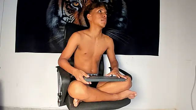 tyler_twink_boy webcam
