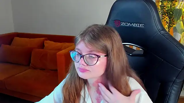 Watch ChloeHalses live on EroticFlix - High definition streams