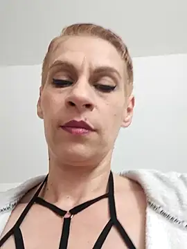Watch KittyDesiree live on EroticFlix - High definition streams