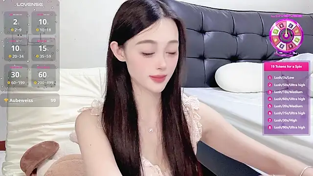 Ellaa999 live cam on StripChat