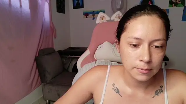 MommyMiaWs webcam