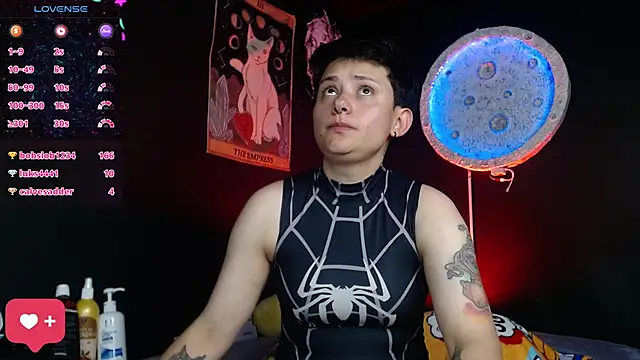 girl_intense444 webcam
