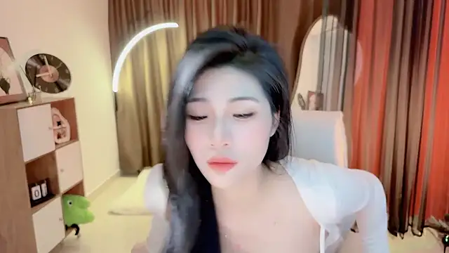 Watch Vaidurya-Yolo live on EroticFlix - High definition streams
