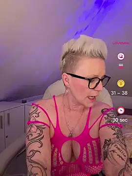 Watch German_Milf live on EroticFlix - High definition streams
