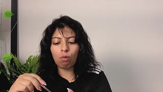Watch Iam_Issaa live on EroticFlix - High definition streams