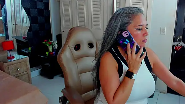 cute_sassy live cam on StripChat