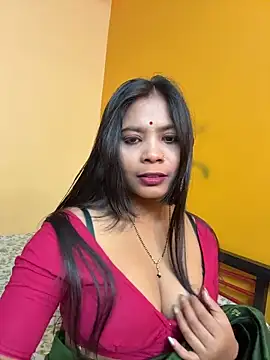 RedQQueen Live Webcam on Stripchat