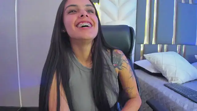 ChloeHarper_ webcam