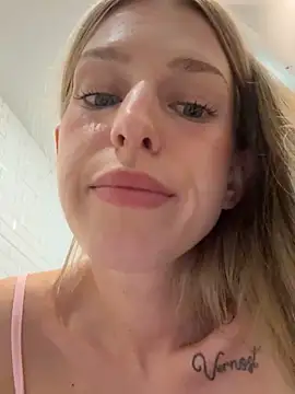 kira_mia webcam