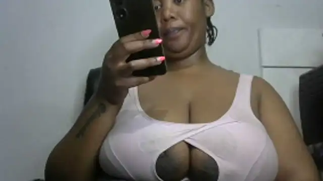 NippleMilkXx webcam
