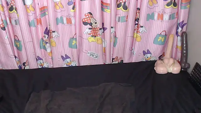 TrishahXo webcam