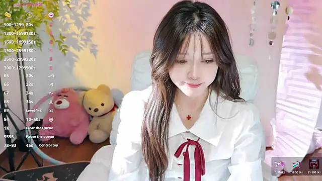yiluo95 (F milf) - 塞入玩具