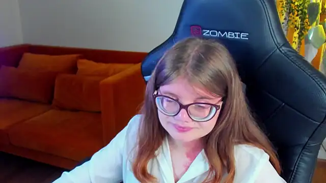 Watch ChloeHalses live on EroticFlix - High definition streams