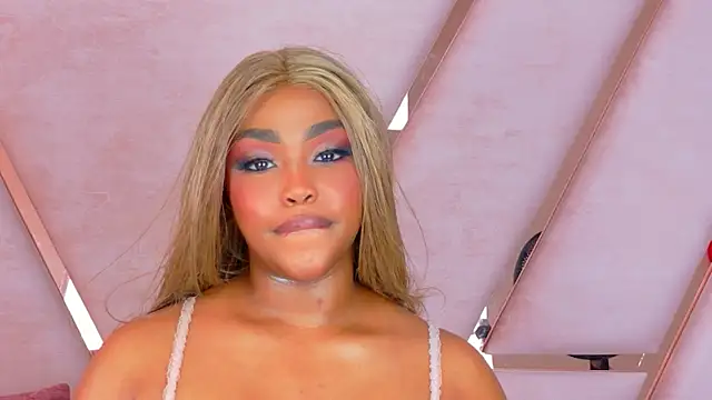 TiannahGlow webcam