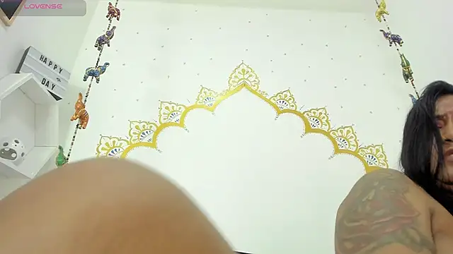 LadyNahir webcam