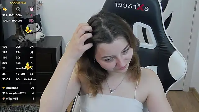 pretty_little_thing webcam